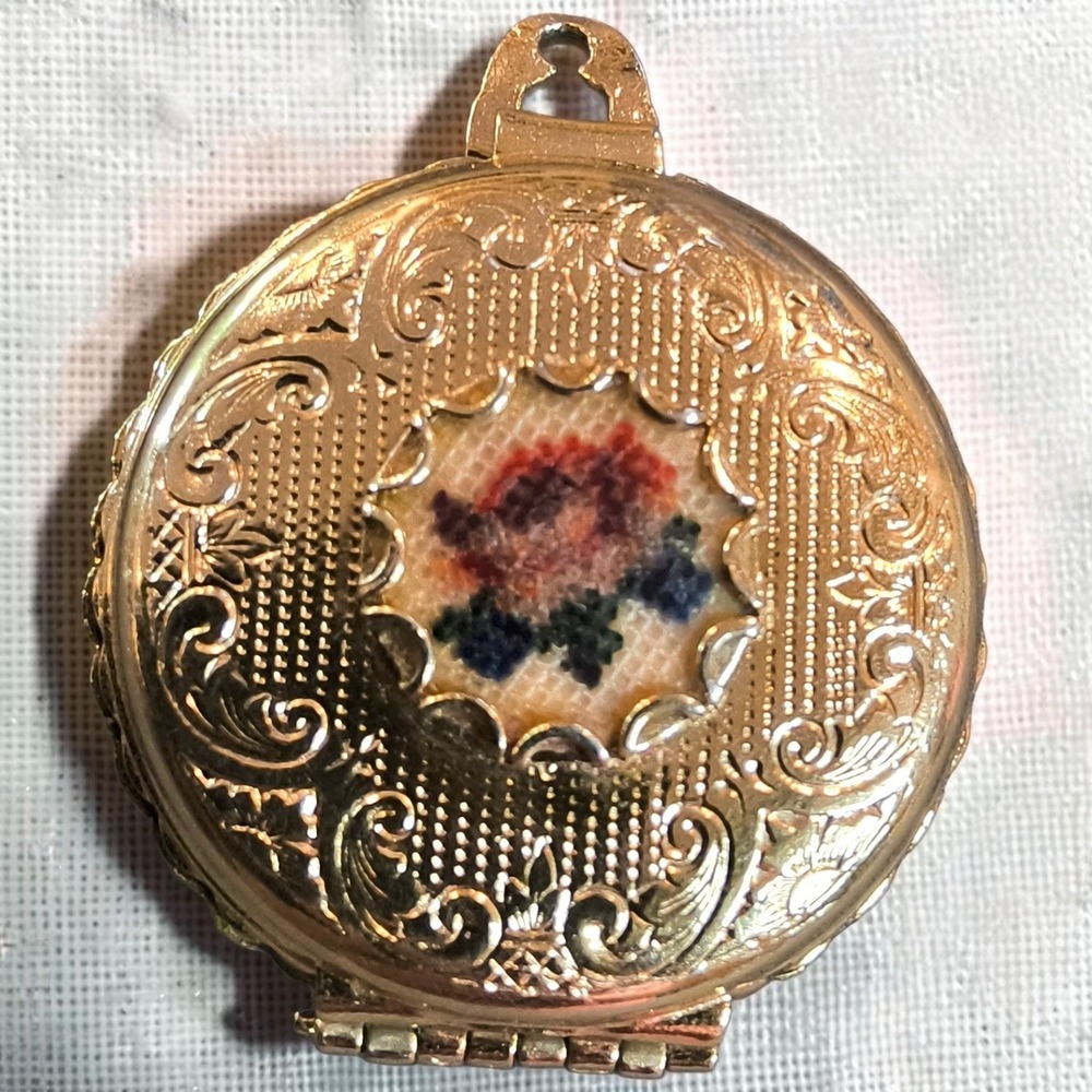 Vintage 1958 Coro Patent 4 Photo Petit Point Locket Gold Tone Pendant
